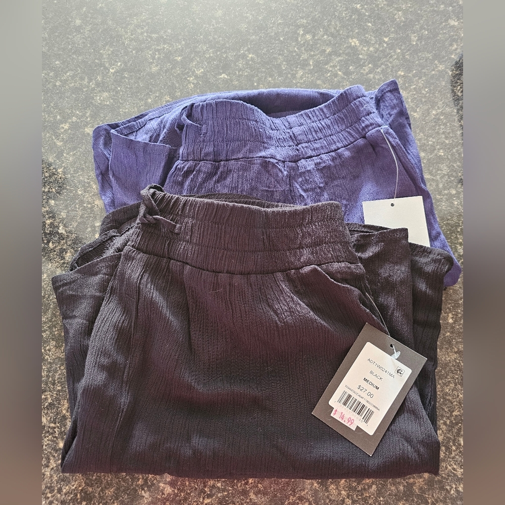 Two Pair Women Adjustable Waist Shorts. Size Medium.